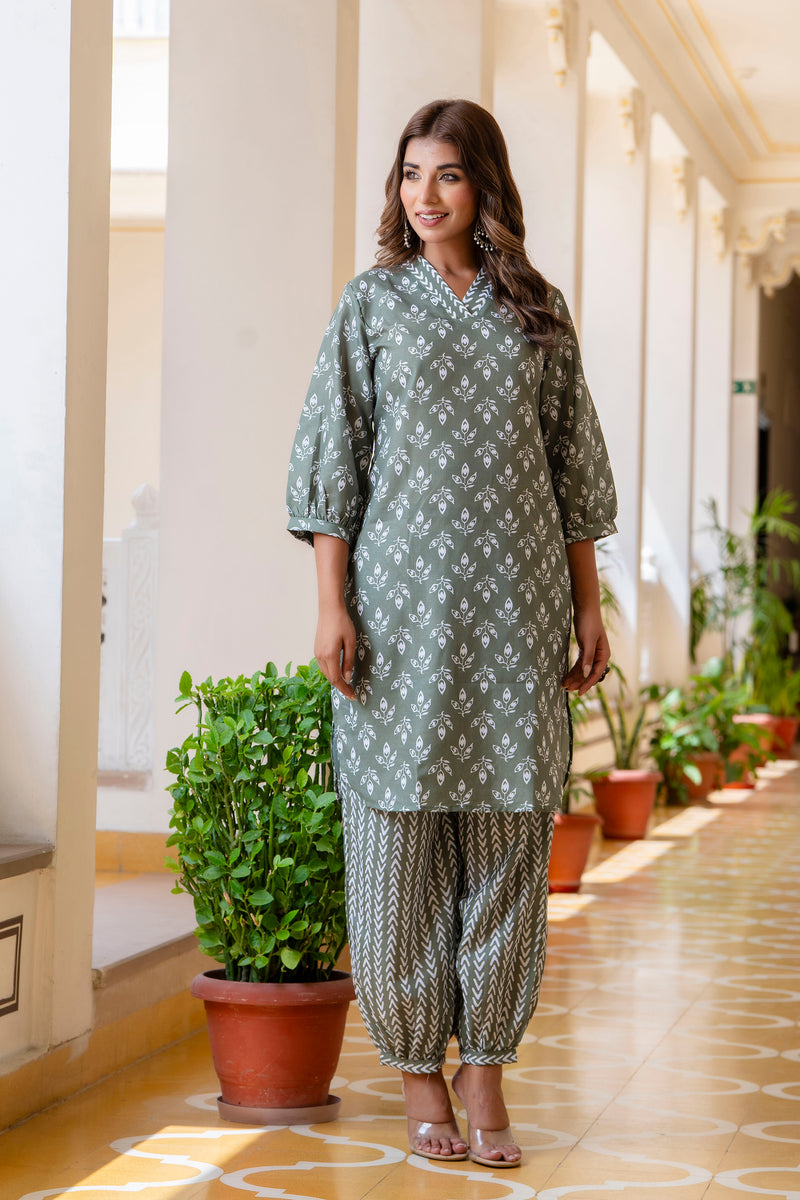 TARSHIKA GREEN FLORAL COTTON BLEND KURTA WITH AFGHANI PANT SET