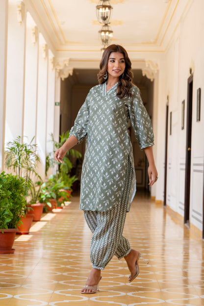 TARSHIKA GREEN FLORAL COTTON BLEND KURTA WITH AFGHANI PANT SET