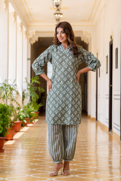 TARSHIKA GREEN FLORAL COTTON BLEND KURTA WITH AFGHANI PANT SET