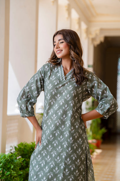 TARSHIKA GREEN FLORAL COTTON BLEND KURTA WITH AFGHANI PANT SET